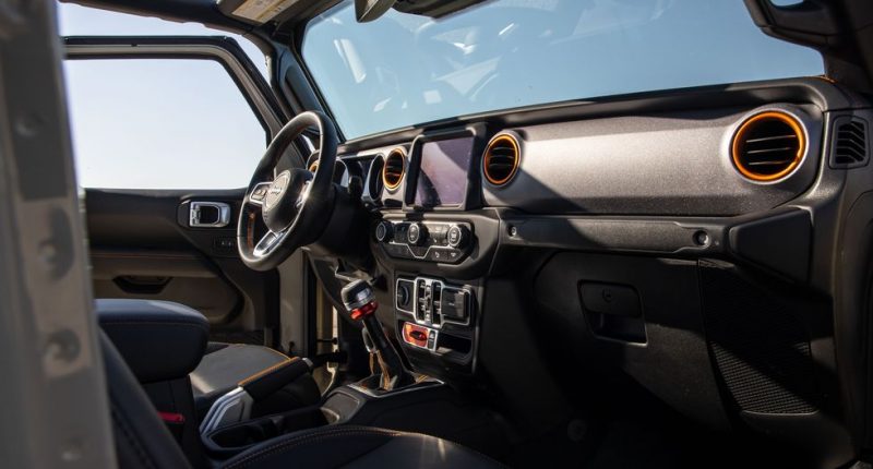 JEEP GLADIATOR CONVERTIBLE - dashhh