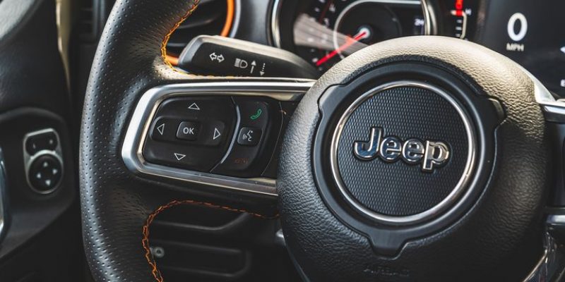 JEEP GLADIATOR CONVERTIBLE - steering wheel
