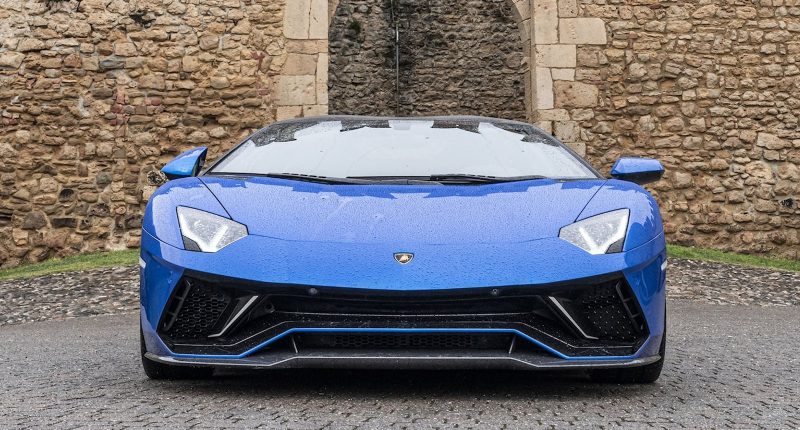 HIRE LAMBORGHINI AVENTADOR ROADSTER HOUSTON - INSTANT BOOKING IN HOUSTON