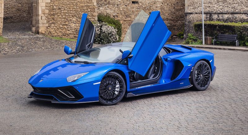 HIRE LAMBORGHINI AVENTADOR ROADSTER HOUSTON - INSTANT BOOKING IN HOUSTON