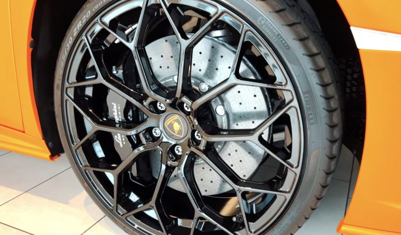 LAMBORGHINI HURACAN SPYDER - orange front wheel