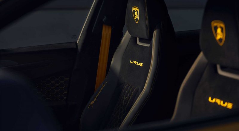 LAMBORGHINI URUS back seat