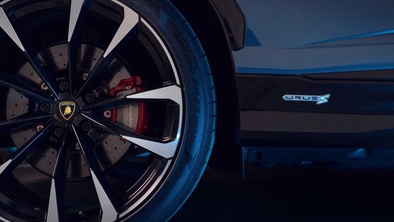 LAMBORGHINI URUS wheel with side crest