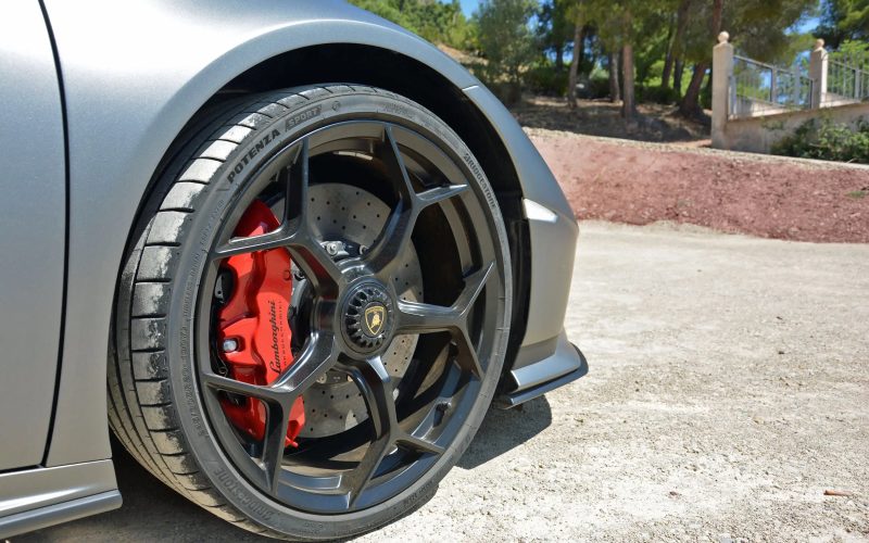Lamborghini Huracan Evo - grey front wheel