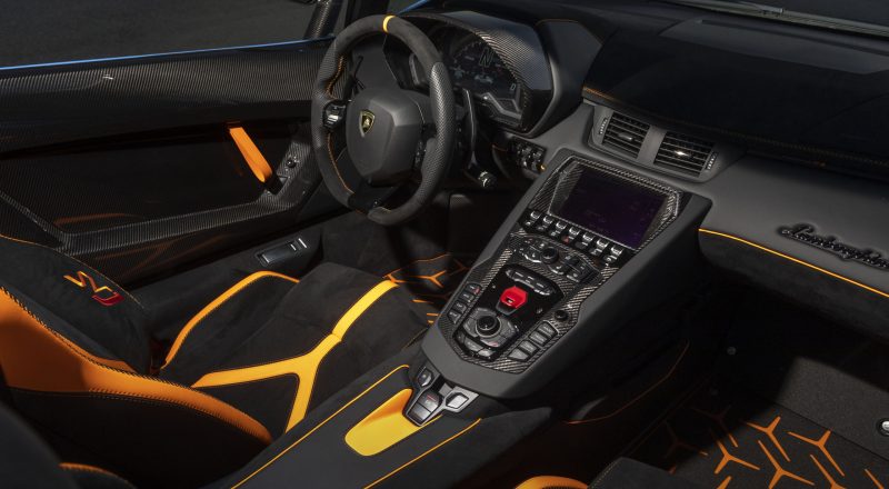 Lamborghini Huracan Spyder black dashboard