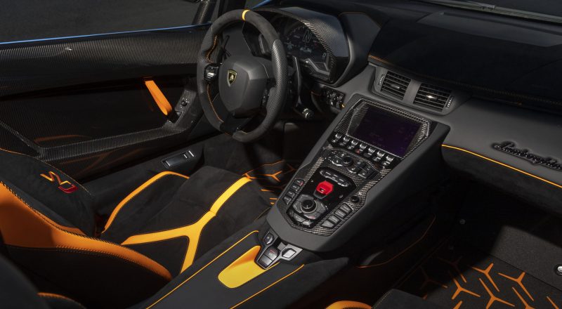 Lamborghini Huracan Spyder black dashboard Lamborghini Huracan Spyder black dashboard