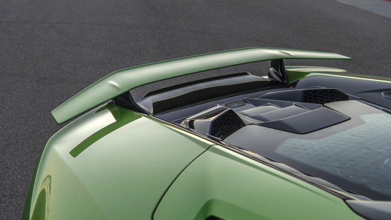 Lamborghini Huracan back spoiler view