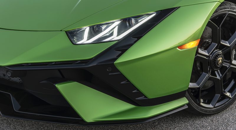 Lamborghini Huracan front headlight with front wheel