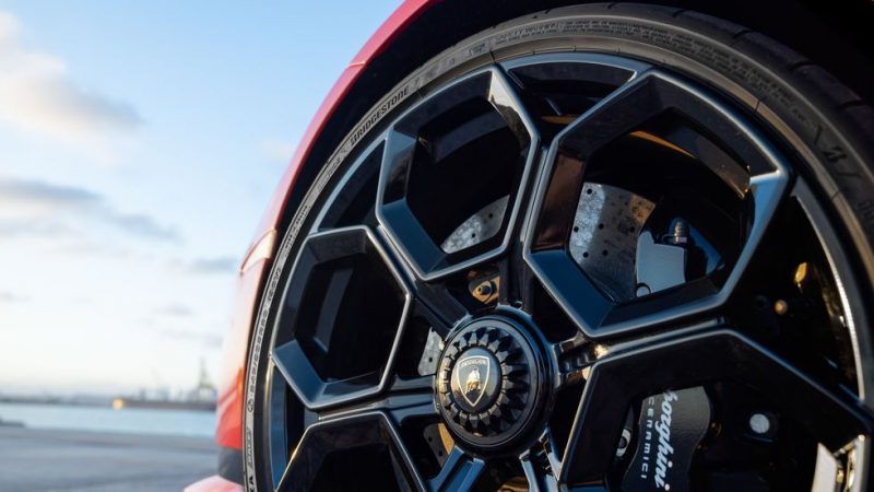 Lamborghini Huracan orange front wheel