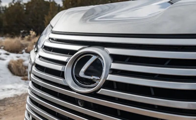 Lexus LX 750 crest front