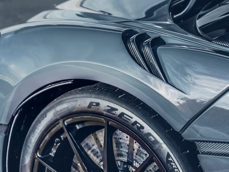 MCLAREN 600LT back tyre