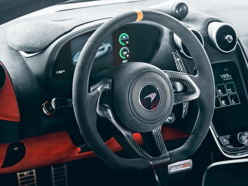 MCLAREN 600LT dashboard