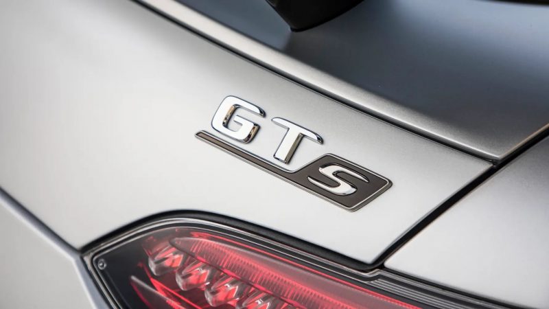 MERCEDES AMG GTS - crest