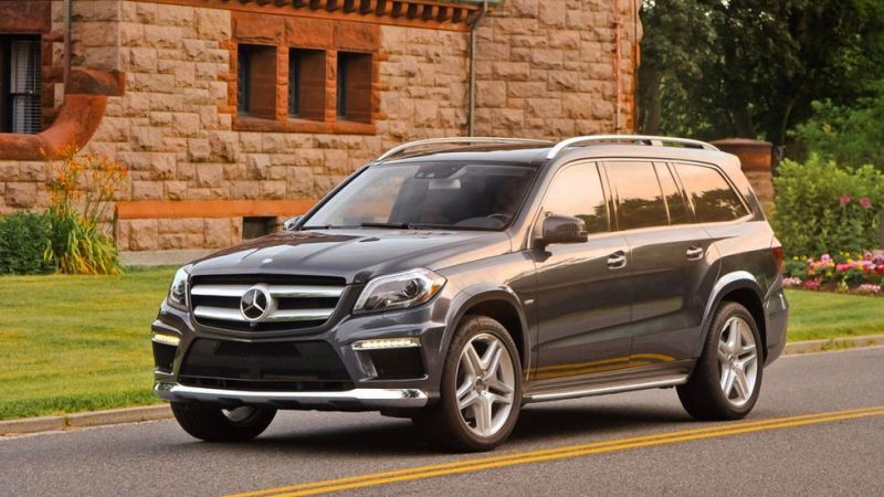 MERCEDES GL550 navy side parked