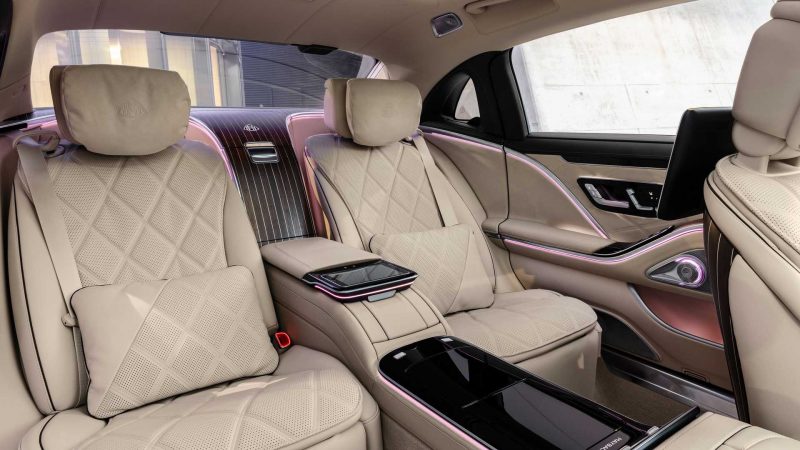 MERCEDES MAYBACH S600 - backseat
