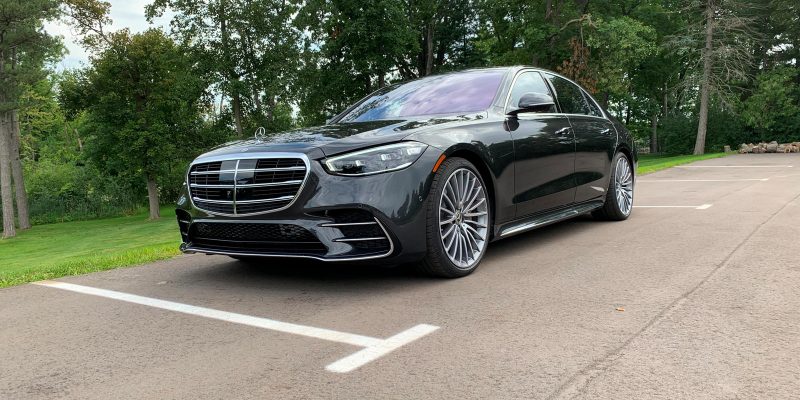 MERCEDES S-CLASS 580 - navy view