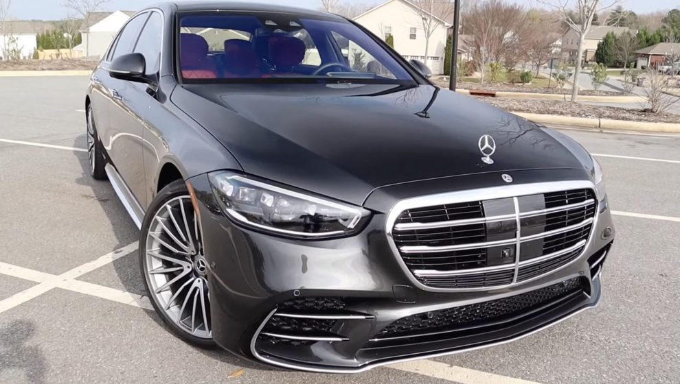 MERCEDES S550 black side parked