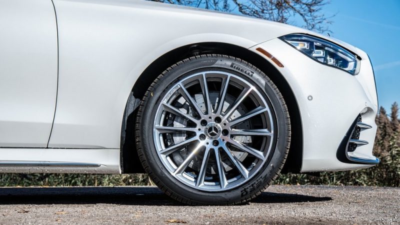 MERCEDES S550 front wheel white