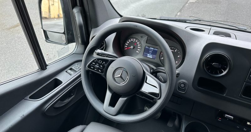 MERCEDES SPRINTER CHAUFFEUR Black steering wheel