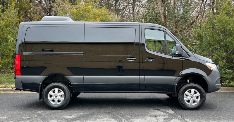 MERCEDES SPRINTER CHAUFFEUR black side