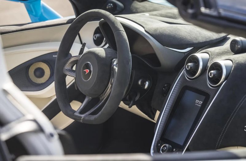 McLaren 570S back dashboard McLaren 570S back dashboard