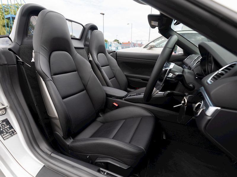 Porsche 718 Boxster black driver seat