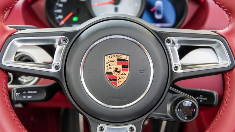 Porsche 718 Boxster steering