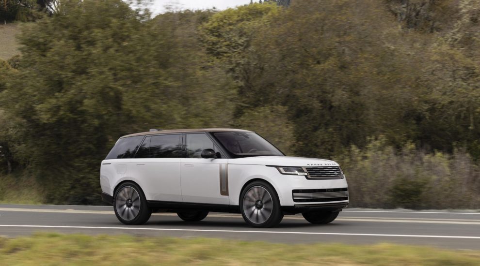 RANGE ROVER AUTOBIOGRAPHY - white driven