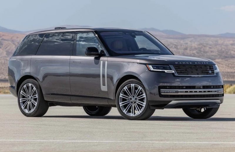 Range Rover Vogue LWB 2023 dark grey parked