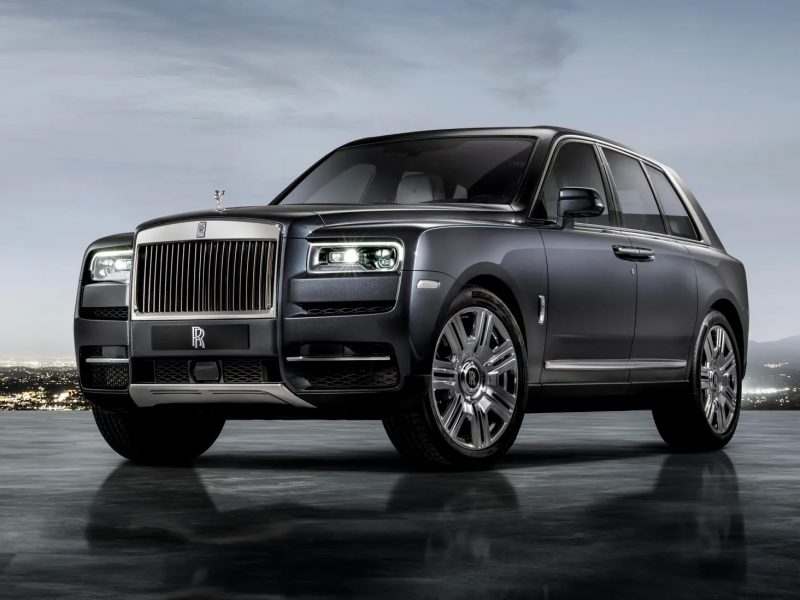 Rolls Royce Cullinan - navy angle packed