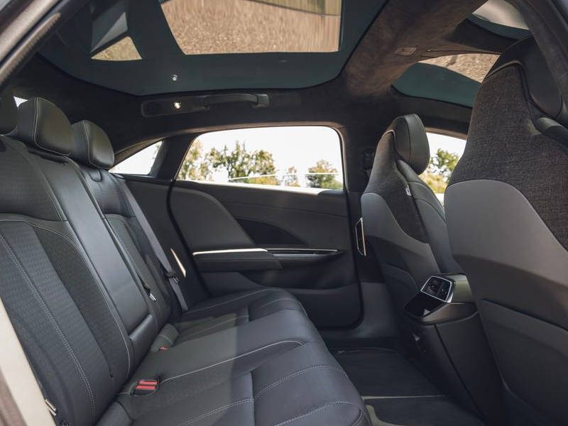 SLC-lucid-air-grand-toruing-atlanta-rent-an-exotic-car-usa-california-interiors-luxury Star Luxury Cars Lucid Air Grand Touring 2023