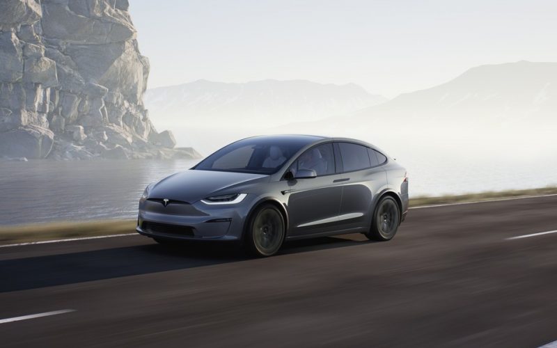 TESLA MODEL X grey drievn
