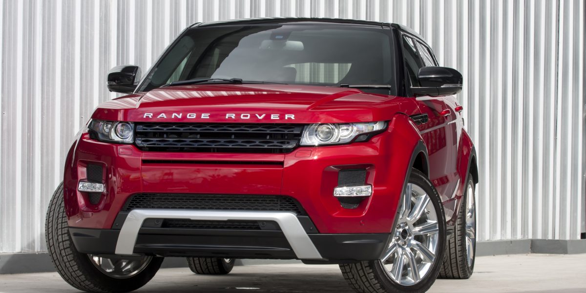 Red range rover evoque 2012 Front view Red range rover evoque 2012 Front view